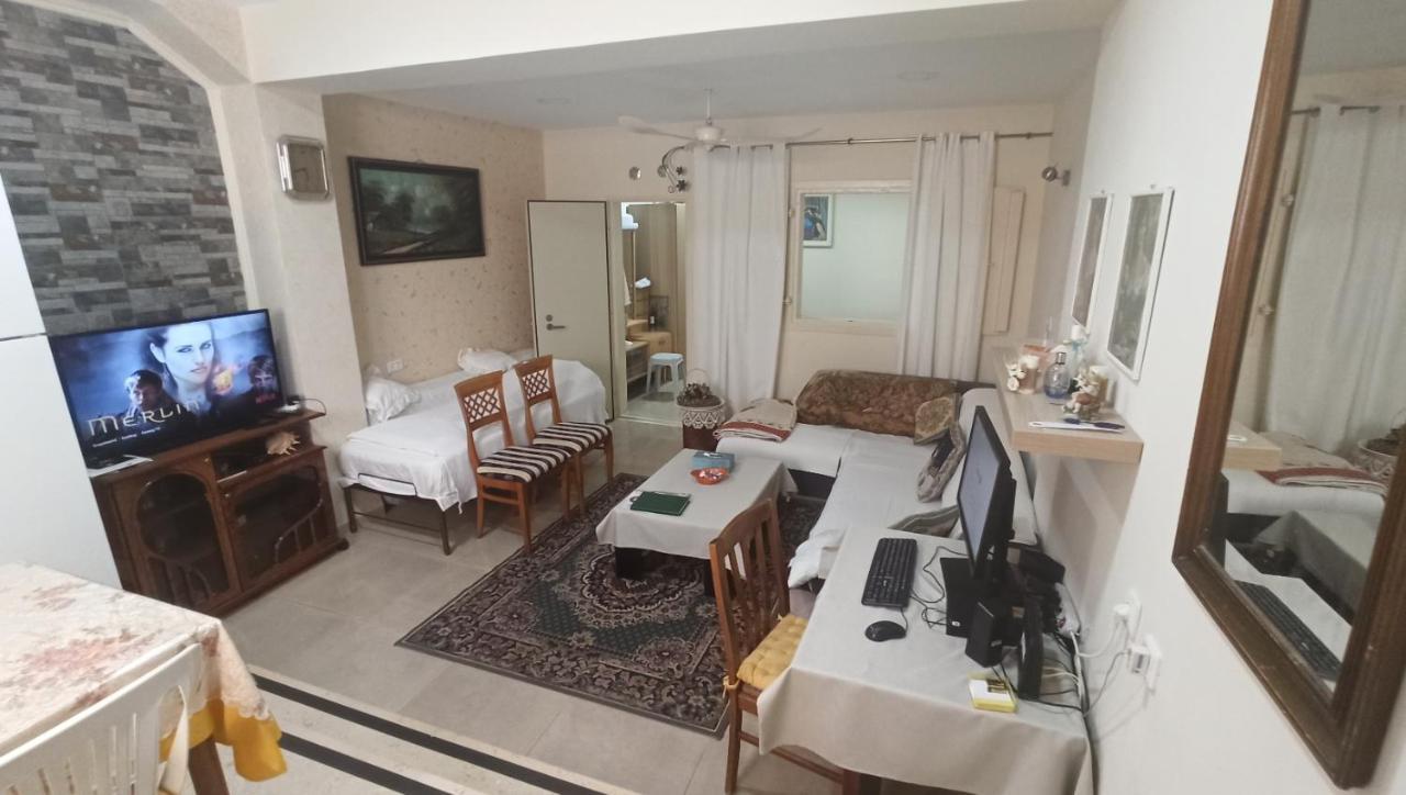 Apartment Zohar's
